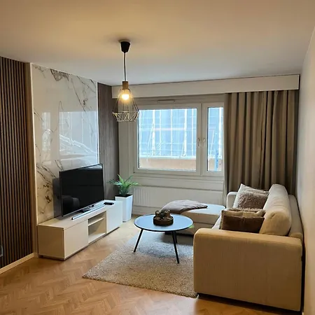 アパート Tilava Kolmio, Oma Autopaikka