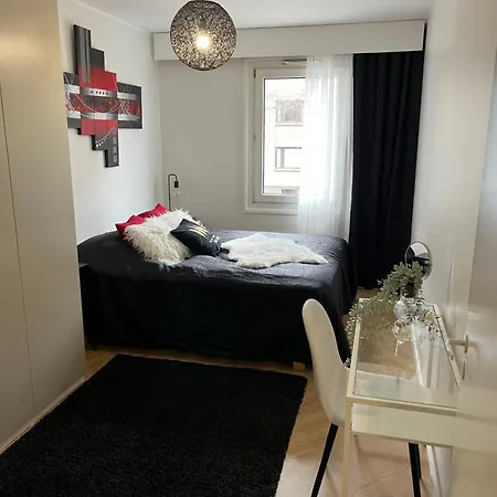 Tilava Kolmio, Oma Autopaikka アパート *